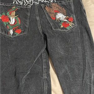 Relaxed Black Men’s Jeans with Embroidered Back Pockets